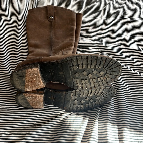 Woman’s 8.5 Ladies Frye Melissa Button lug boots - Picture 7 of 7